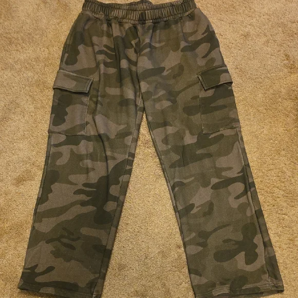 Benoa Sweats - Picture 1 of 5